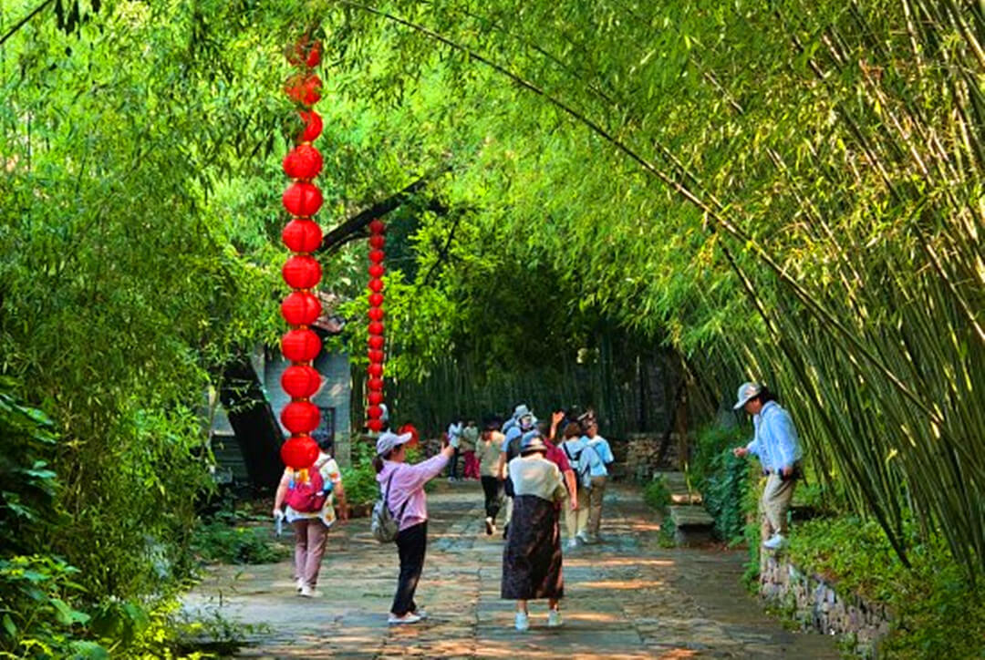 旅游高质量发展看临沂 |“中国十大最美乡村”竹泉村借景生金，赋能乡村振兴